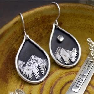 NATURE HEART MOUNTAINS EARRINGS. HIKING OUTDOORS Wanderlust